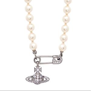 Sold out Vivienne Westwood pearl silver logo 16” necklace price is firm
